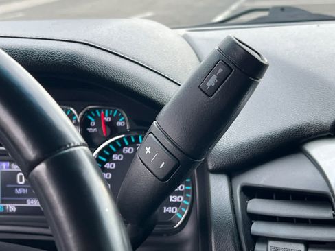 Used 2018 Chevrolet Suburban LT image 23