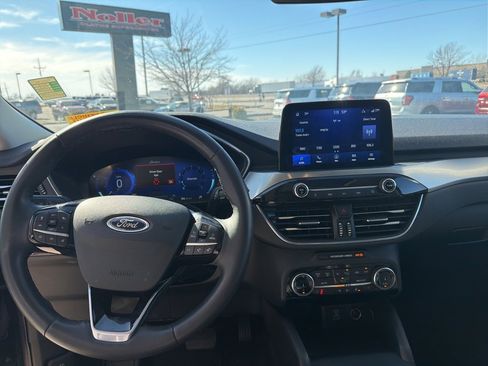 Used 2022 Ford Escape Titanium image 13