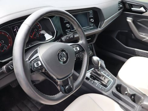 Used 2021 Volkswagen Jetta R-Line w/ R-Line Cold Weather Package FWD image 9