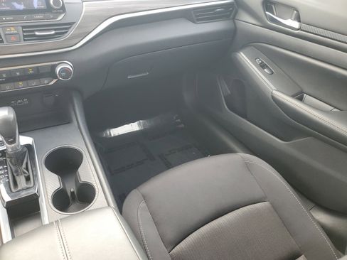 Used 2025 Nissan Altima 2.5 SV image 17