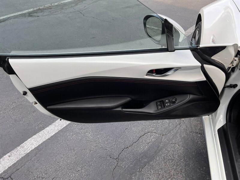 Used 2018 MAZDA MX-5 Miata RF Grand Touring RWD image 19