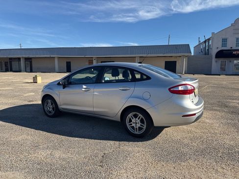 Used 2018 Ford Fiesta SE image 10