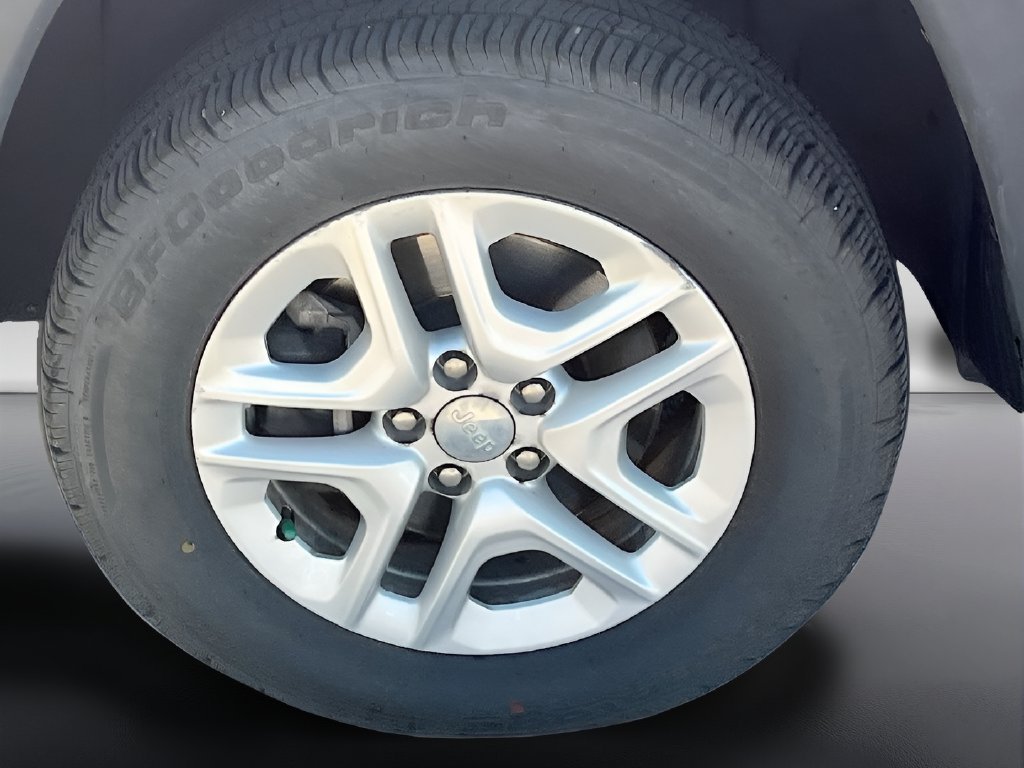Used 2018 Jeep Compass Sport w/ Cold Weather Group AWD/4WD image 10