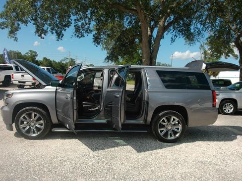 Used 2018 Chevrolet Suburban Premier RWD image 9