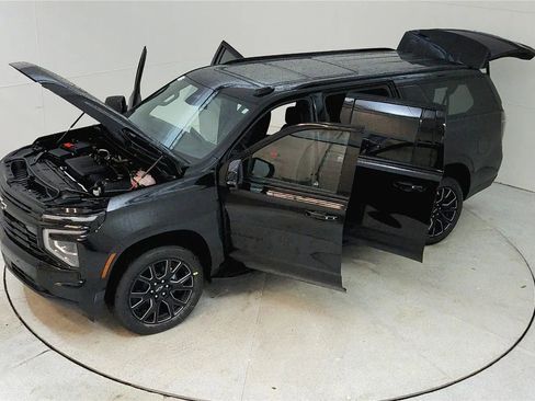 Used 2025 Chevrolet Suburban RST w/ Comfort Package AWD/4WD image 22
