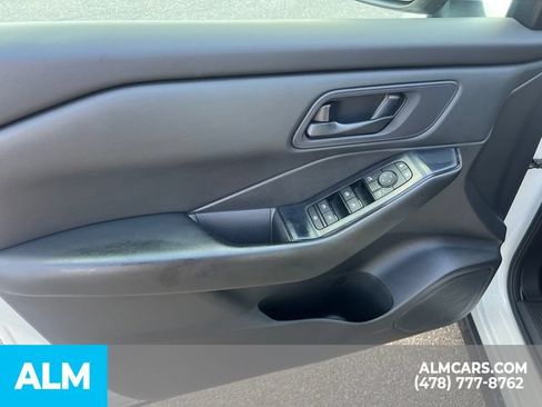 Used 2024 Nissan Rogue S FWD image 11
