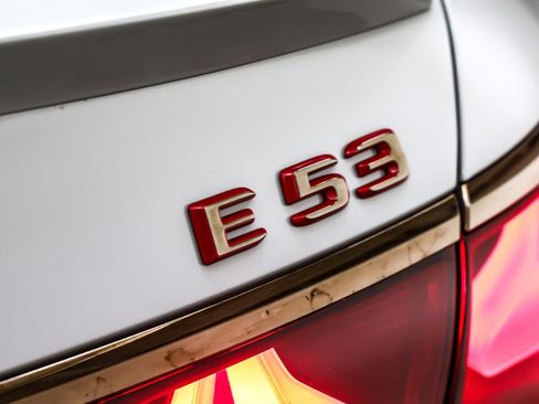 New 2026 Mercedes-Benz E 53 AMG e 4MATIC Sedan image 9