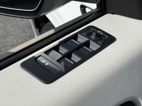 New 2025 Land Rover Discovery Sport S image 12