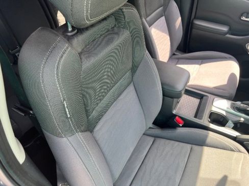 Used 2022 Nissan Frontier SV w/ Technology Package image 44