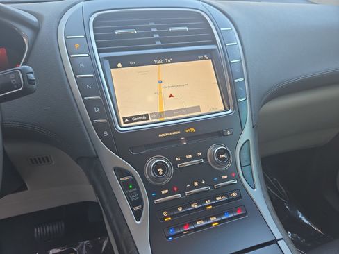 Used 2019 Lincoln Nautilus Reserve image 19