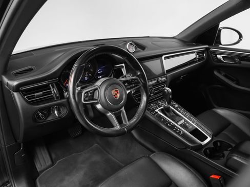 Certified 2020 Porsche Macan AWD/4WD image 42