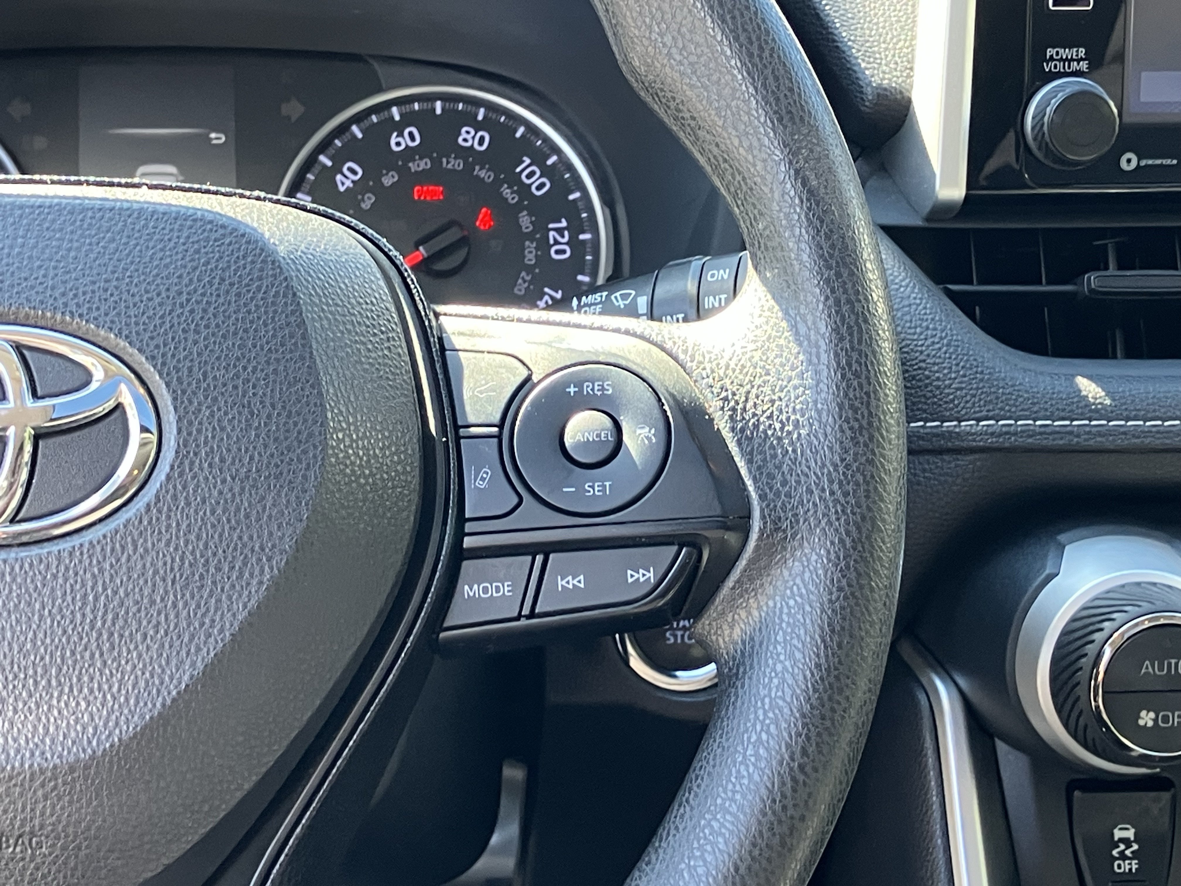 Used 2019 Toyota RAV4 XLE w/ Convenience Package FWD image 22