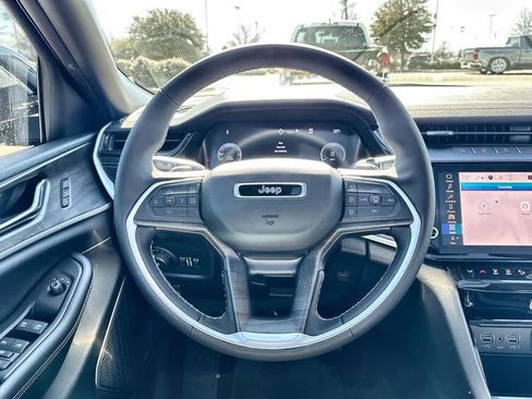 New 2026 Jeep Grand Cherokee Limited RWD image 18