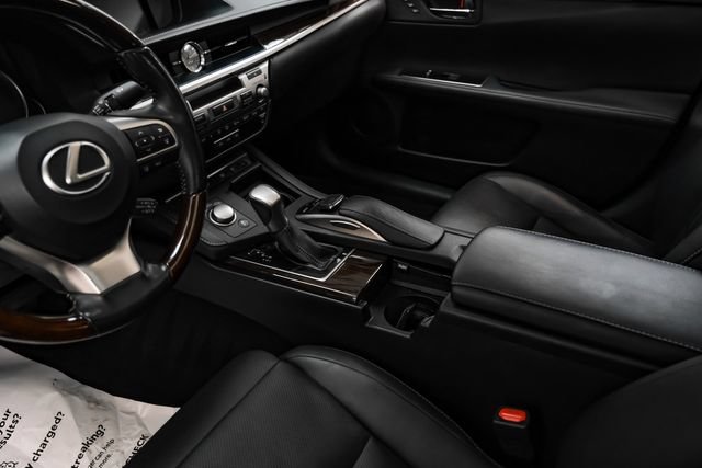 Used 2016 Lexus ES 350 w/ Ultra Luxury Package FWD image 26