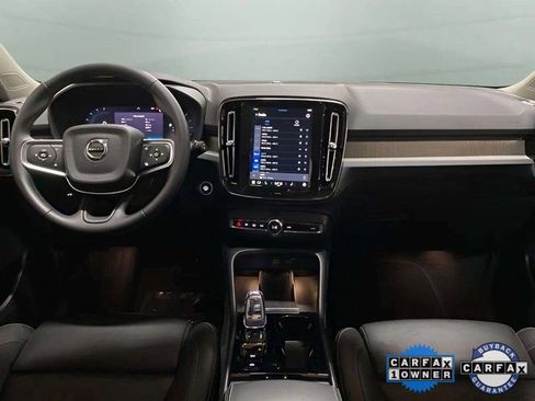 Used 2025 Volvo XC40 B5 Plus image 10