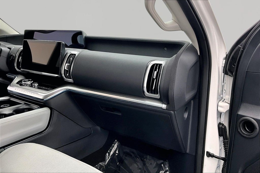 Certified 2025 Ford Expedition Max Platinum AWD/4WD image 17