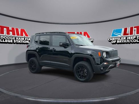 Used 2023 Jeep Renegade Latitude AWD/4WD image 2