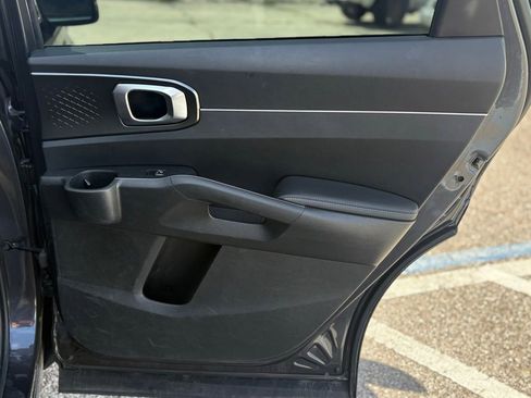 Used 2022 Kia Sorento EX w/ Panoramic Sunroof Package image 18