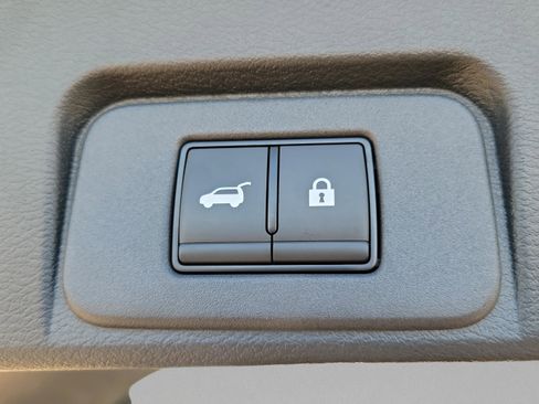 Used 2024 Nissan Rogue SV image 8