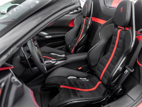Used 2024 Ferrari SF90 Spider image 28