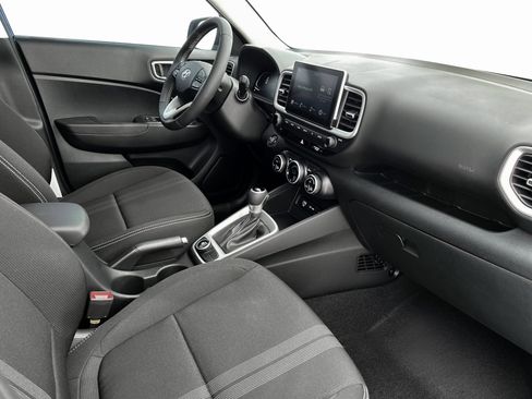 New 2025 Hyundai Venue SEL image 15