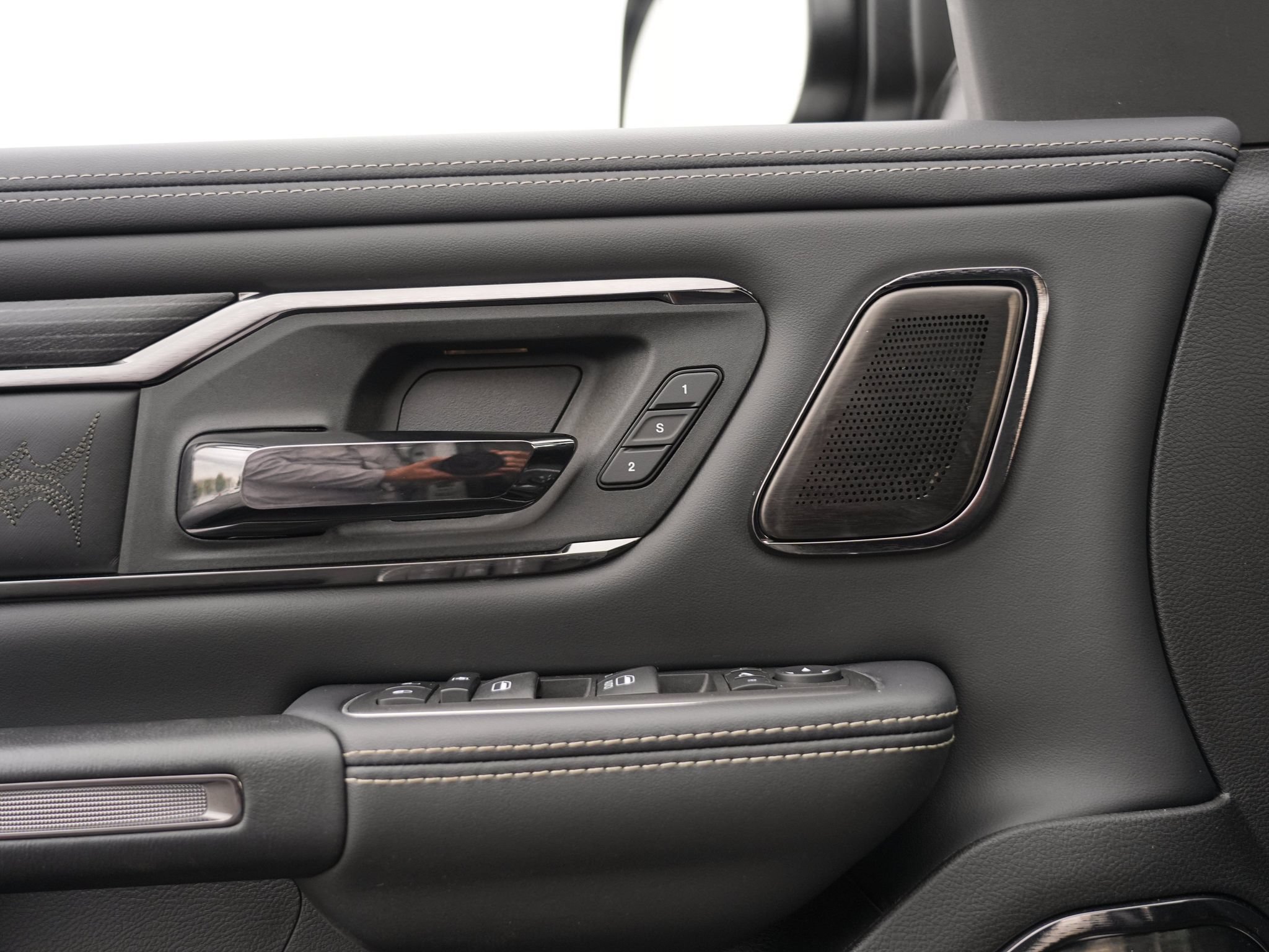 Used 2024 RAM 1500 Limited AWD/4WD image 19