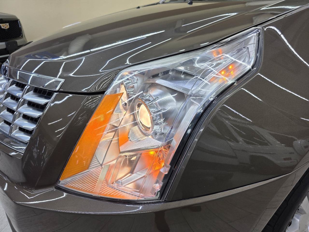 Used 2014 Cadillac SRX FWD image 10
