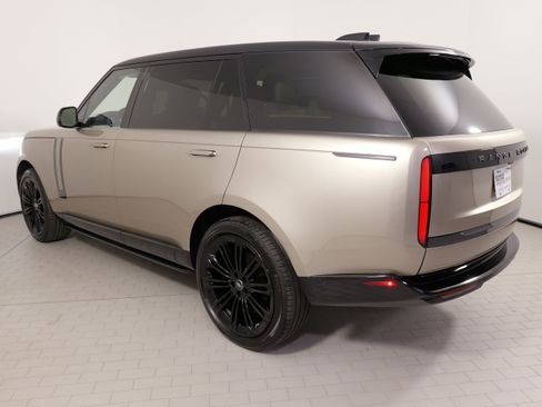 Used 2025 Land Rover Range Rover Long Wheelbase SE image 16