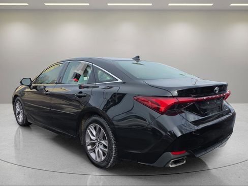 Used 2019 Toyota Avalon XLE w/ Moonroof Package image 7
