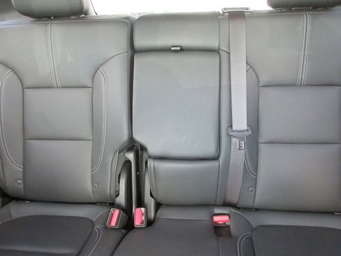 Used 2024 Chevrolet Blazer LT w/ Midnight/Sport Edition FWD image 19