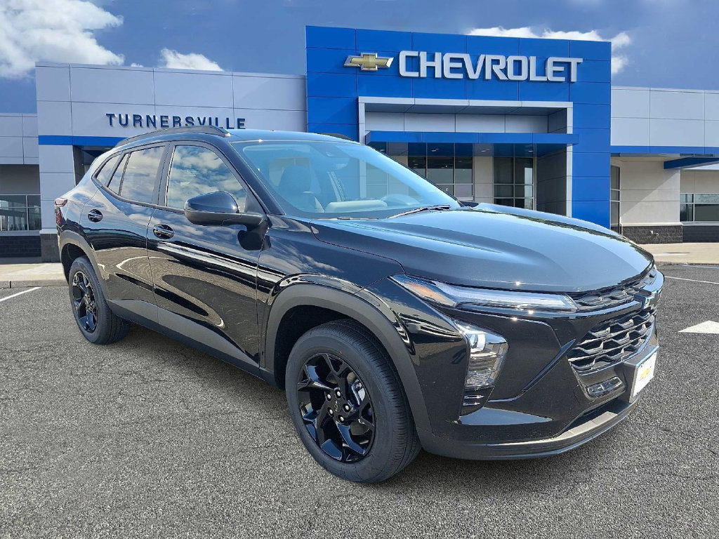 New 2026 Chevrolet Trax LT w/ Driver Confidence Package FWD image 2