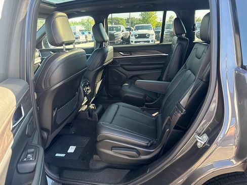 New 2026 Jeep Grand Cherokee L Limited w/ Limited Altitude Package AWD/4WD image 22