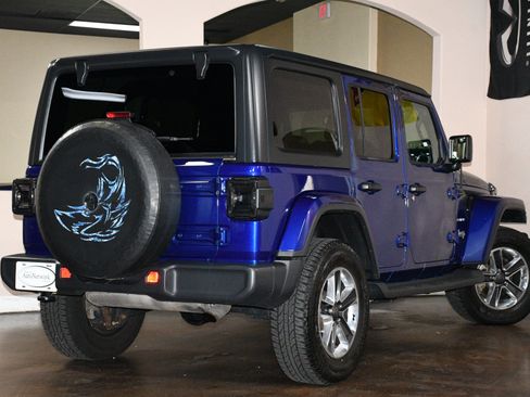 Used 2018 Jeep Wrangler Unlimited Sahara AWD/4WD image 5
