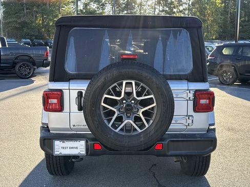 Used 2024 Jeep Wrangler Sahara w/ Technology Group image 7