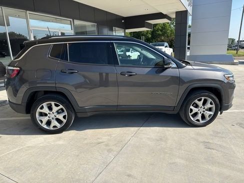 Used 2022 Jeep Compass Limited AWD/4WD image 8
