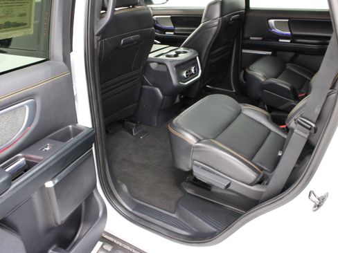 Used 2025 Ford Expedition Tremor AWD/4WD image 29