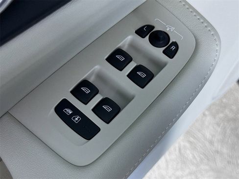 New 2026 Volvo V60 B5 Cross Country Plus w/ Climate Package image 18