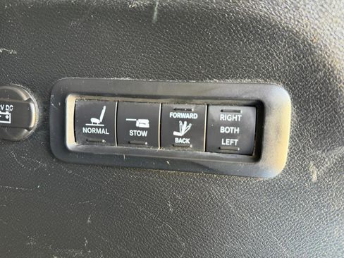 Used 2017 Chrysler Pacifica Limited FWD image 26