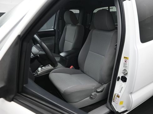 Used 2014 Toyota Tacoma PreRunner image 7