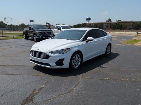 Used 2020 Ford Fusion SE FWD image 3