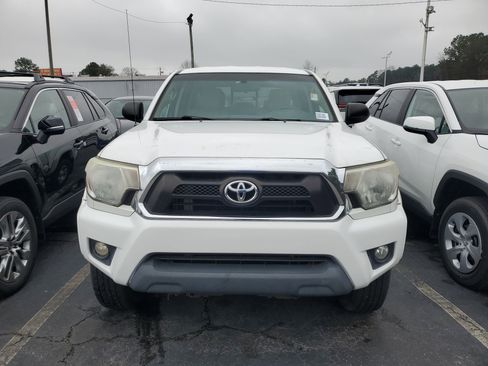 Used 2015 Toyota Tacoma PreRunner image 2