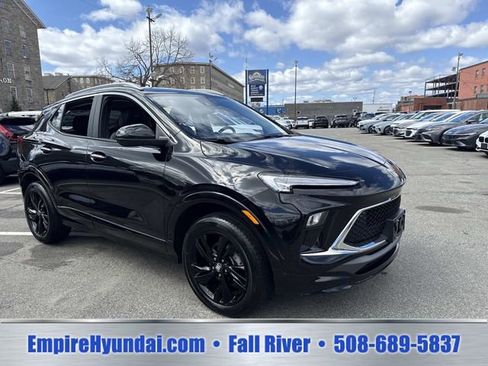 Used 2024 Buick Encore GX Sport Touring AWD/4WD image 2