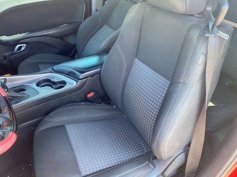 Used 2022 Dodge Challenger SXT RWD image 11