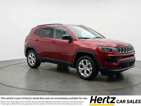 Used 2025 Jeep Compass Latitude image 1