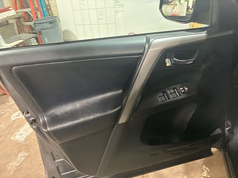 Used 2018 Toyota RAV4 XLE image 11