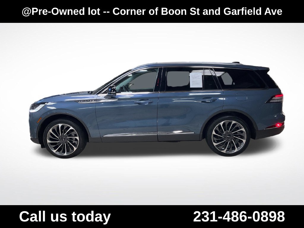 Used 2025 Lincoln Aviator Reserve w/ Equipment Group 201A AWD/4WD image 2