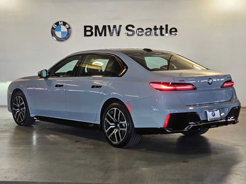 Used 2025 BMW 750e xDrive w/ Executive Package AWD/4WD image 4