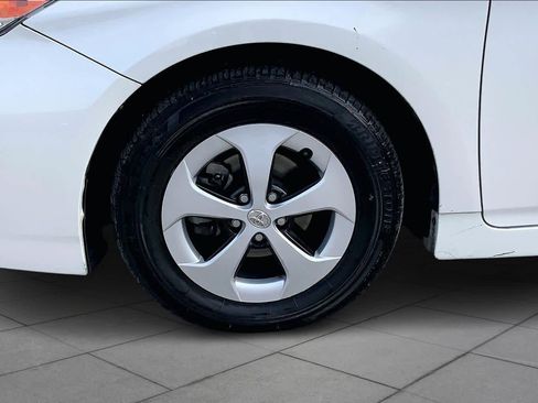 Used 2013 Toyota Prius Four image 10