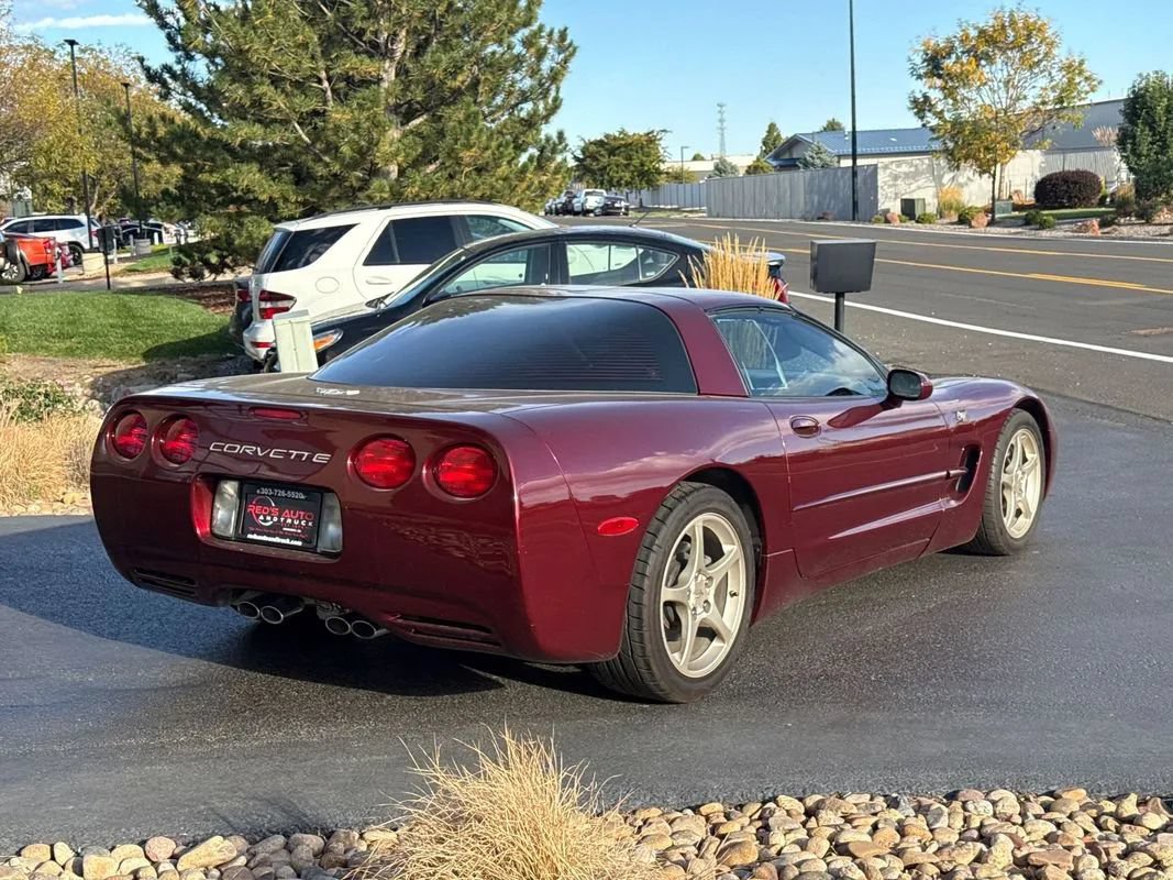 Used 2003 Chevrolet Corvette Coupe w/ Preferred Equipment Group RWD image 9