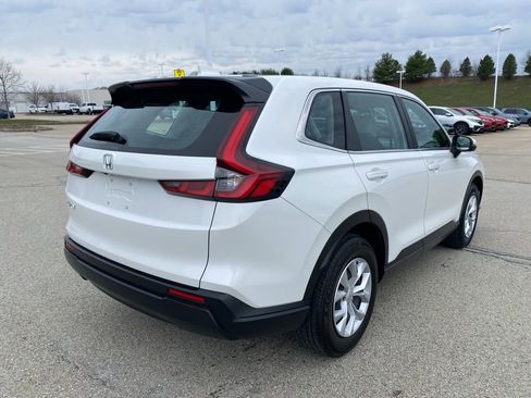 Used 2023 Honda CR-V LX image 3